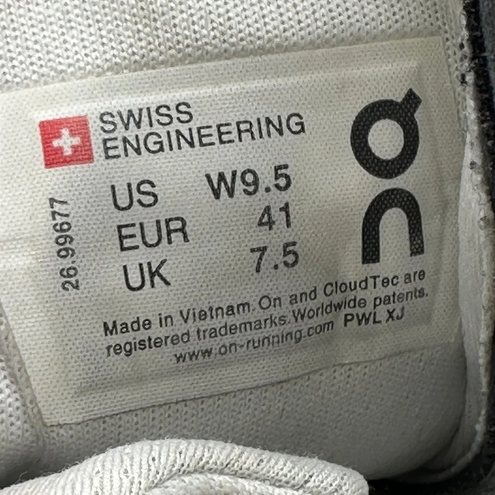 On Running 26.99677 Womens Size 9.5 Black White Cloudnova Sneaker Athletic Shoes